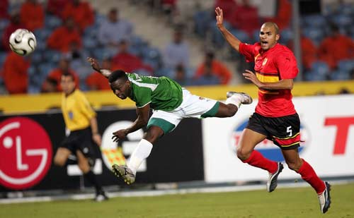 西媒：皇马冬季不会引援，高层认为阵容很强只是踢得不好（西媒：皇马冬窗按兵不动，高层称阵容够强，只是表现不佳）