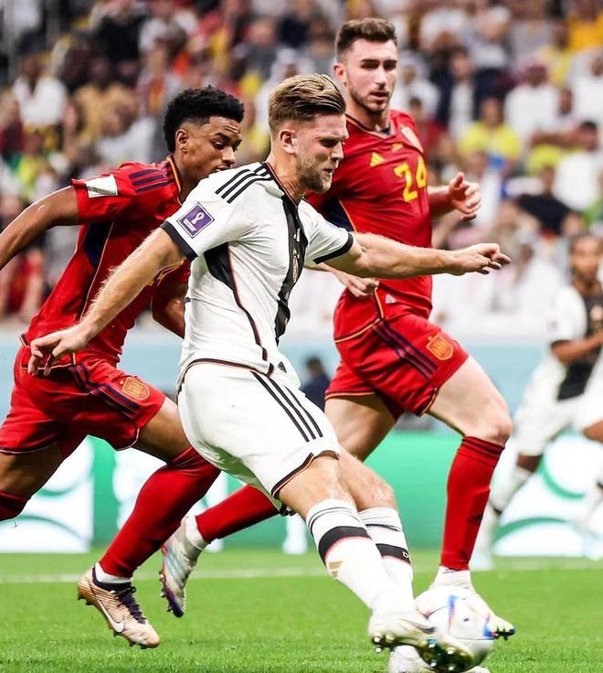 西媒：拉波尔塔将与亚马尔共同出席环足奖颁奖典礼（西媒：拉波尔塔将携亚马尔亮相环足奖颁奖典礼）