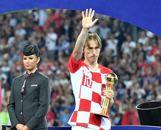 小科普：杨瀚森两次换下开拓者被打出10-0和13-0，最后输23分