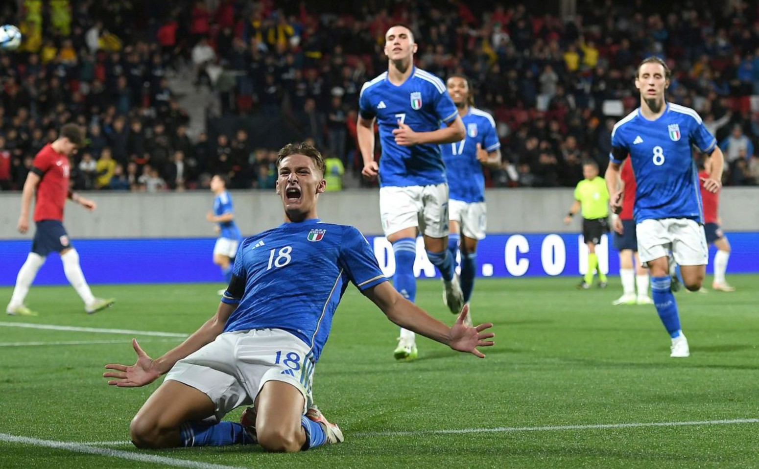 极速飞驰！25岁哈兰德狂轰英超百球，即将超越德罗巴和C罗