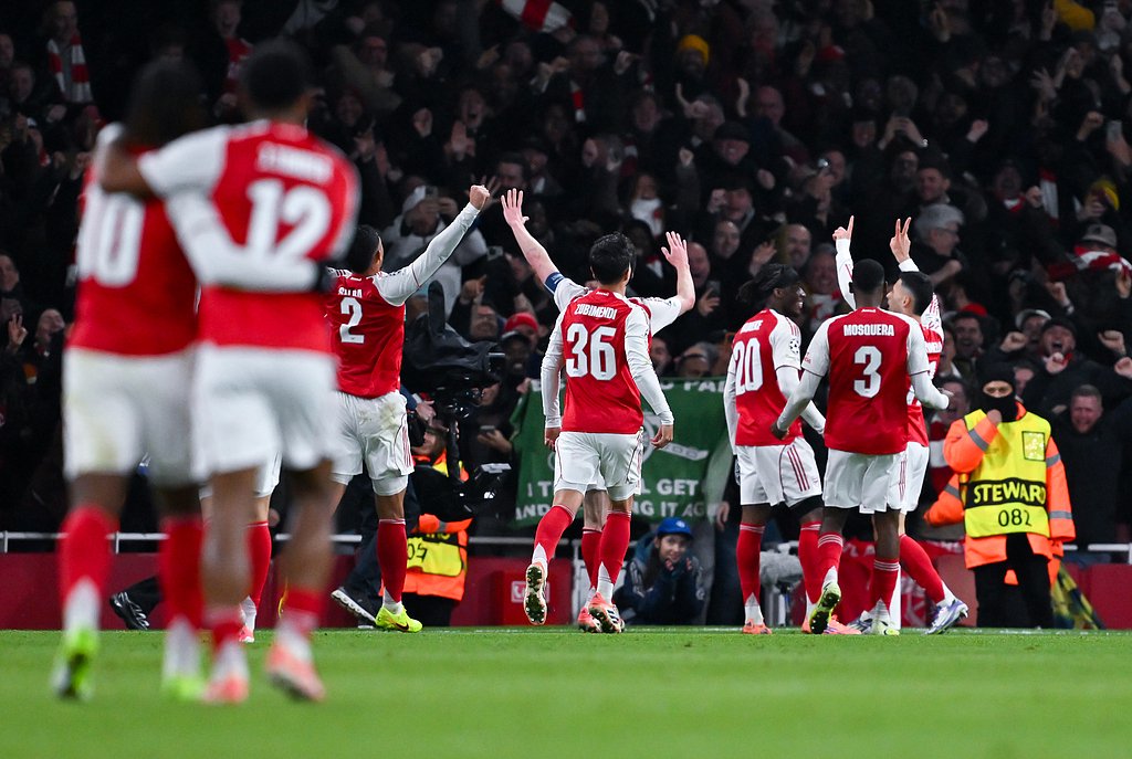 曼联陷入困境，阿莫林嘲笑梅努问题引发球迷怒火