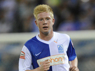 阿莫林劝曼联新帝星留队等待机会，称他是未来! 但确认明年想买人（阿莫林劝曼联新星耐心留队：你是未来，但明年仍计划引援）