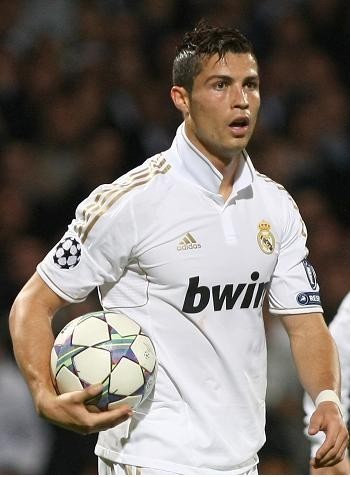 4-0胜格鲁吉亚，西班牙正式比赛连续30场不败创队史纪录（西班牙4-0击退格鲁吉亚，正式赛30场不败写队史新纪录）