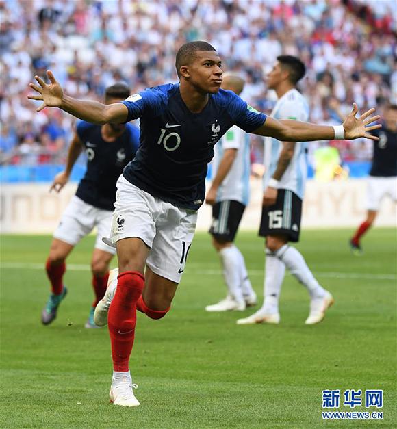 中超赛报：广州队主场击败武汉三镇,