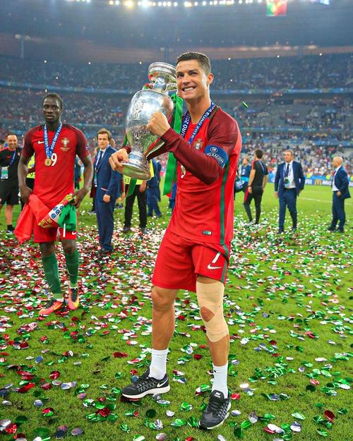 德甲第13轮最佳球员：凯恩替补戴帽第五次当选（德甲第13轮最佳球员出炉：凯恩替补上演帽子戏法，第五次当选）