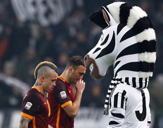 纳帅：施洛特贝克的脚肿了；萨内在欧冠和土超的数据有所提升（纳帅：施洛特贝克脚部肿胀，萨内欧冠与土超数据提升）