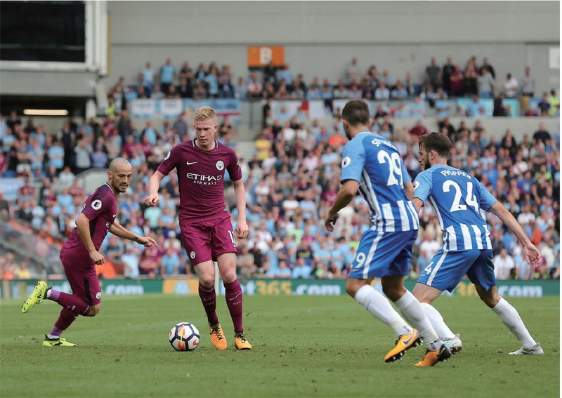 阿森纳曾4次在圣诞节前登顶，但也被曼市双雄四杀无缘夺冠（阿森纳曾四度圣诞前领跑，却被曼市双雄主客场双杀，终与冠军无缘）