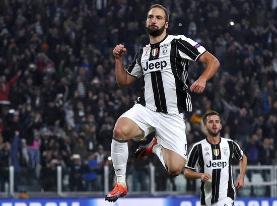 官方：米兰与18岁中场萨拉完成续约；据悉新合同到2030年