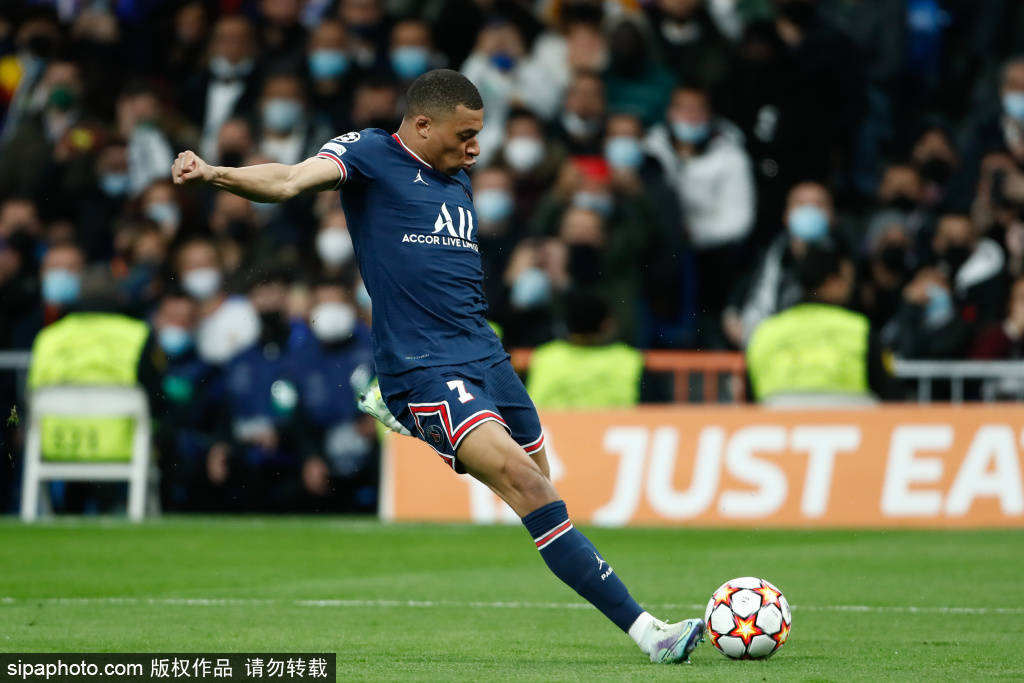 伊萨克首夺瑞典金球奖，上半年纽卡高光成关键（伊萨克首次加冕瑞典金球，纽卡上半年神勇表现成关键）