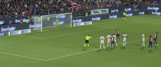 从埃夫勒街区到足球界巅峰：记登贝莱和乌帕梅卡诺的友谊（埃夫勒到足坛之巅：登贝莱与乌帕梅卡诺的同路传奇）