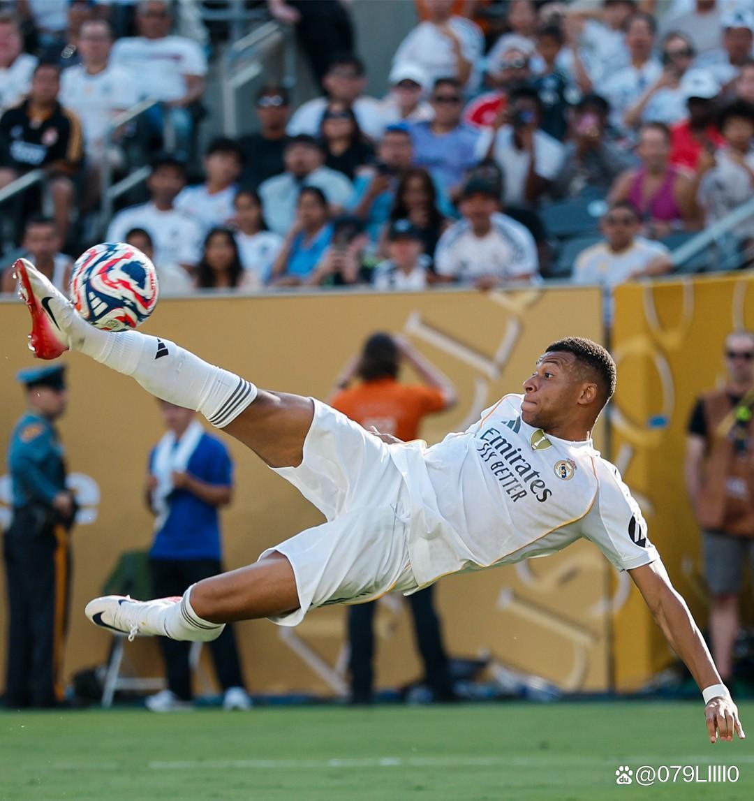 澳超半场：桑托斯破门被吹，麦克阿瑟暂0-0墨尔本胜利