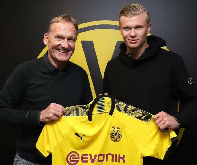 英博官方：现针对部分三层看台开启二轮售票，今日19：00开票