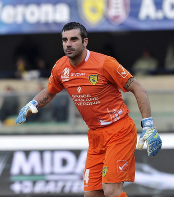 WTT香港总决赛选手城市照，王楚钦率先到达拍照地点