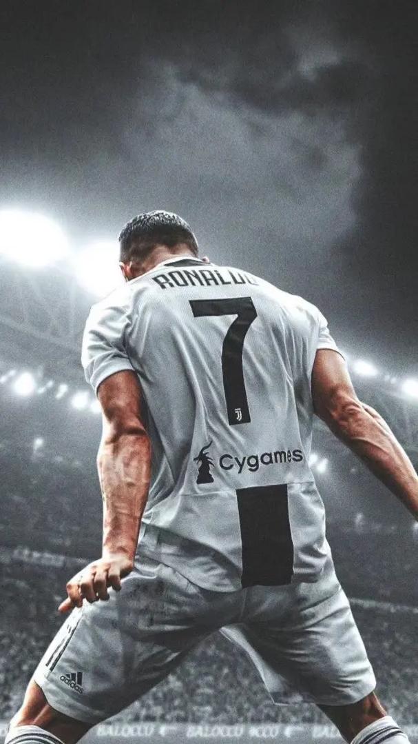 0-1！英意豪门欧冠巅峰对决：7亿战舰连伤两员大将 88分钟惨遭绝杀（0-1！英意豪门欧冠巅峰战：7亿舰队伤退两将，第88分钟吞绝杀）