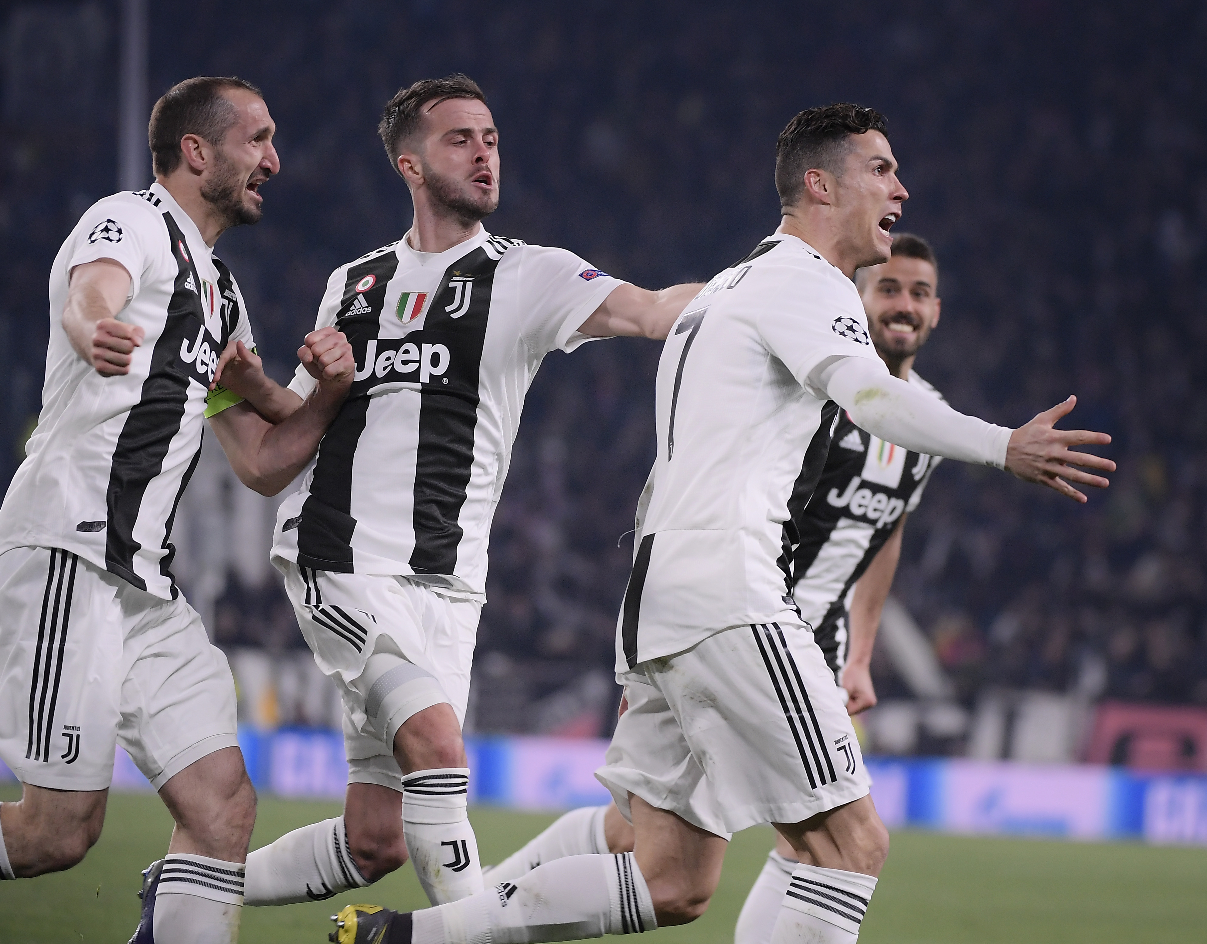 霍伊伦本赛季意甲10场4球，与上赛季联赛进球数持平（霍伊伦意甲本季10战4球，追平上赛季联赛进球数）