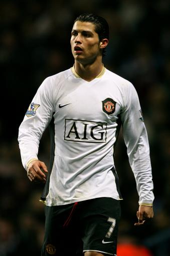 中场一脚直塞把后防撕开了