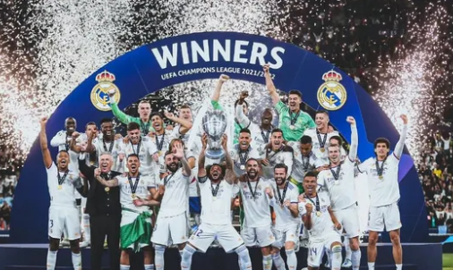 太阳报：B费夺冠面无表情，曼联球迷社媒盛赞他为称职队长