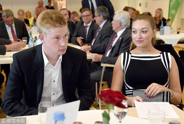 每体：拉菲尼亚已是巴萨非卖品，他的目标是赢得欧冠和世界杯（每体：巴萨将拉菲尼亚列为非卖品，他立志夺得欧冠与世界杯）