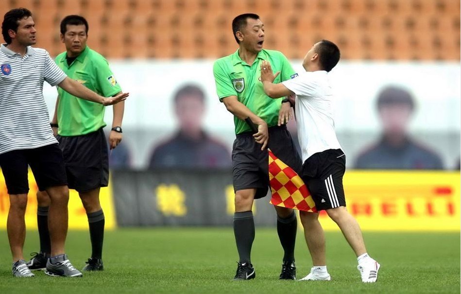 手感冰凉！麦克布莱德半场7中1仅拿2分1篮板2助攻