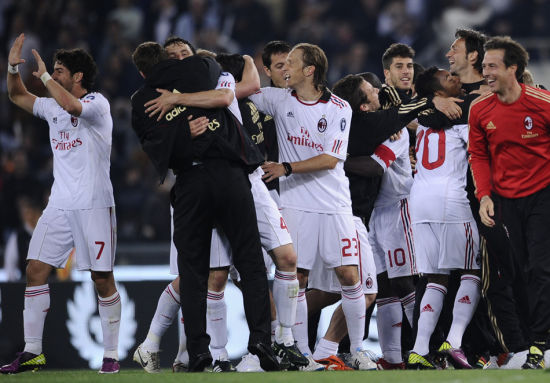 中超冠军数排行：海港4次夺冠并列第二，广州恒大8冠遥遥领先（中超历届冠军榜：广州恒大8冠一骑绝尘，海港4冠并列次席）