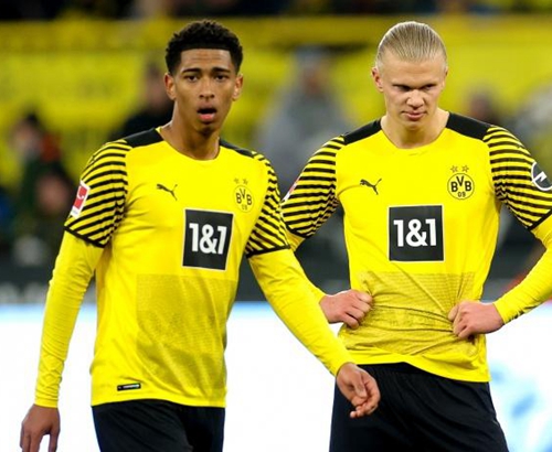 谁走谁留？斯洛特带队已低迷超2月，萨拉赫公开炮轰矛盾公开！（去留悬念再起：斯洛特低迷已超两月，萨拉赫公开开火矛盾升级）