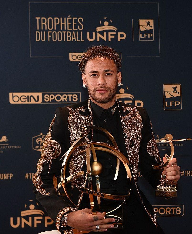 罗马诺：AC米兰已与科斯蒂克谈妥个人条款，转会费谈判顺利（罗马诺：AC米兰与科斯蒂克已就个人条款达成一致，转会费谈判进展良好）